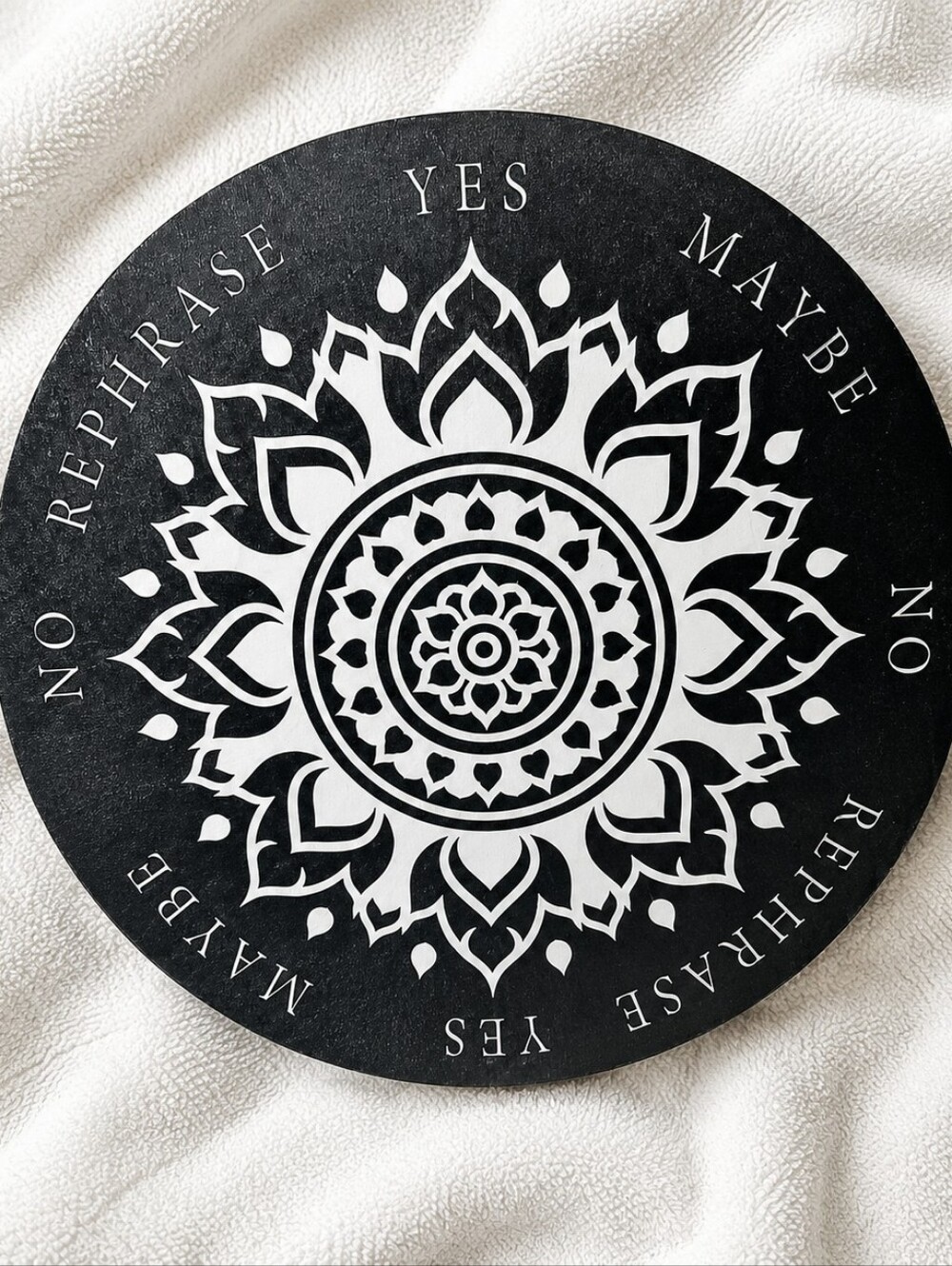 Double-Sided Round Black & White Mandala Tarot Decor with Decision‎ Words